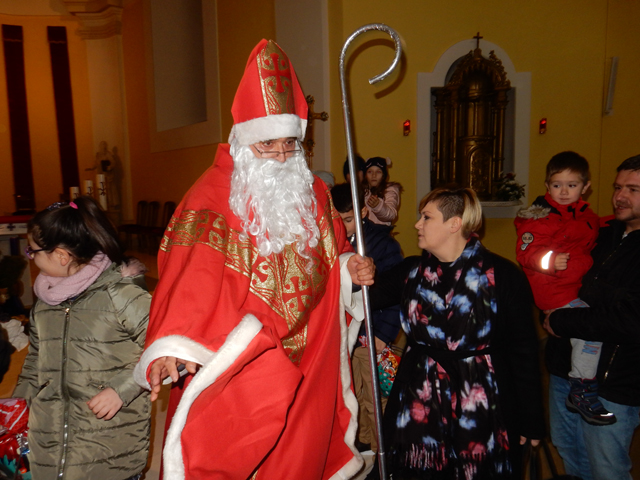 Nikola je u katedrali brzo podijelio darove                                                                                                                                                                                                               