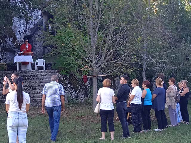 Sveta misa kod pećine sv. Stjepana/Snimila Ana Marija Bašić                                                                                                                                                                                               