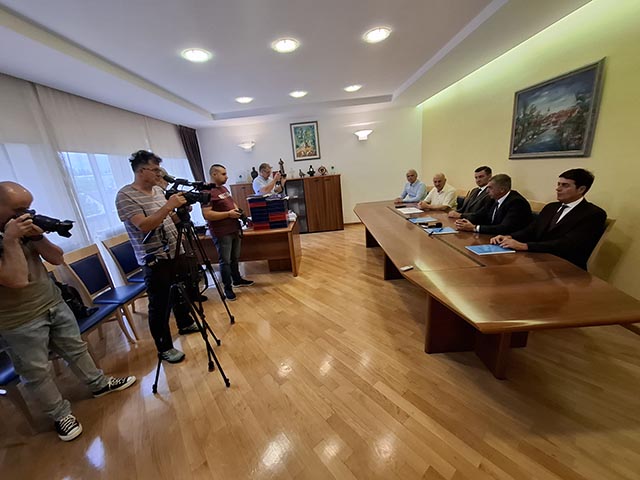 Primopredaja je obavljena pred kamerama/Snimio Marko Čuljat                                                                                                                                                                                               