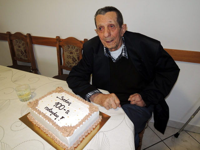 Jure Jelić s jubilarnom tortom/Snimio Marko Čuljat                                                                                                                                                                                                        