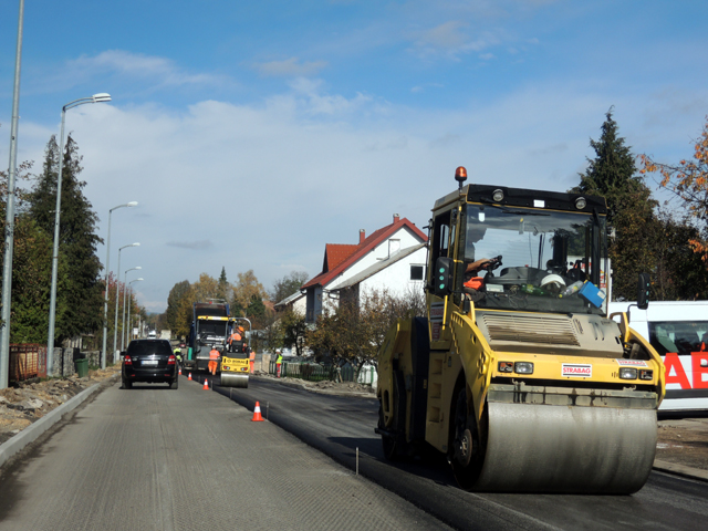 Počelo je novo asfaltiranje Budačke ulice/Snimio Marko ČULJAT Lika press                                                                                                                                                                                  