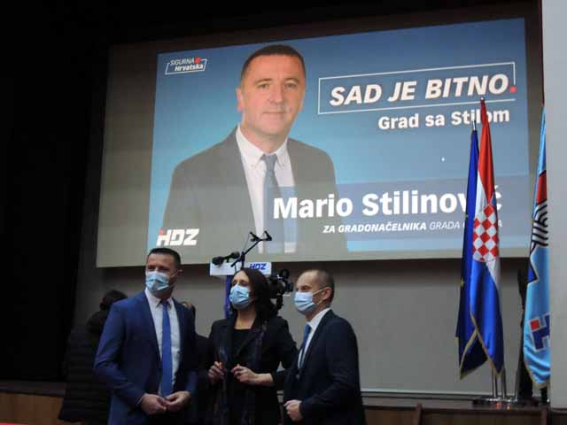 Gospićki kandidati s Ivicom Radoševićem, predsjednikom Izbornog povjerenstva                                                                                                                                                                              