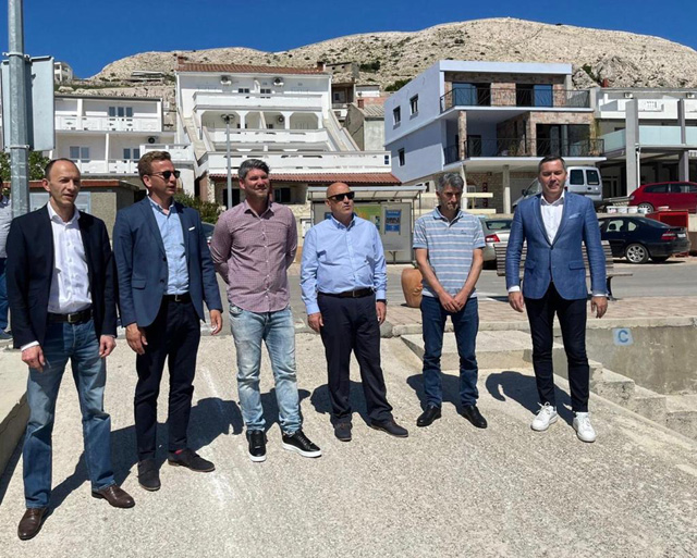 Zajednički snimak na rivi u Novalji                                                                                                                                                                                                                       