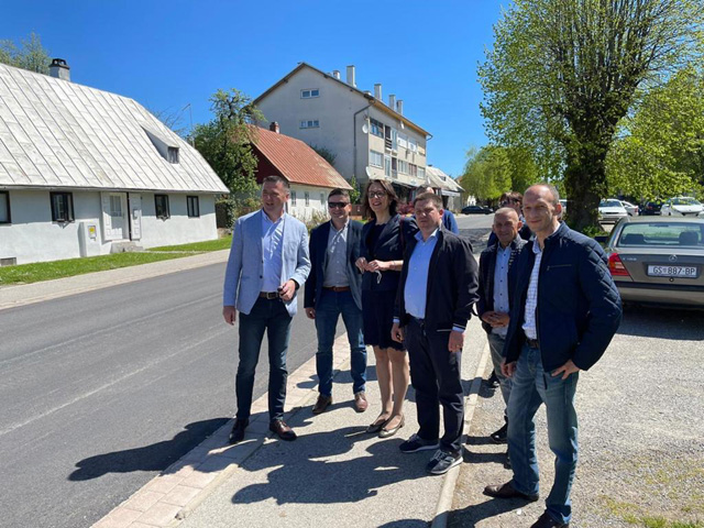 Obilazak Kaniške ulice u Gospiću/Foto HDZ                                                                                                                                                                                                                 