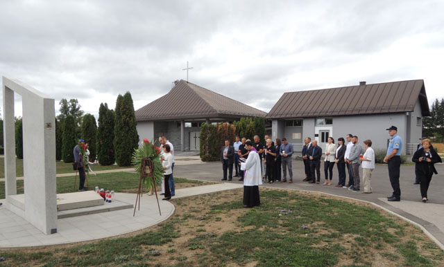 Počast su odale i udruge obitelji poginulih hrvatskih branitelja/Snimio Marko Čuljat                                                                                                                                                                      