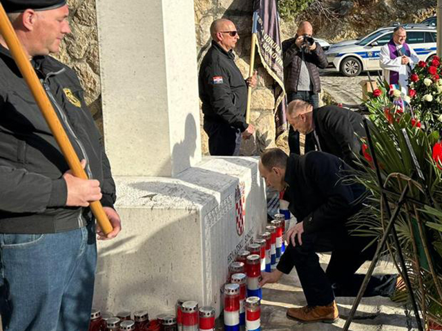 Župan Petry odaje počast poginulim hrvatskim braniteljima u operaciji Malenice 93.                                                                                                                                                                        