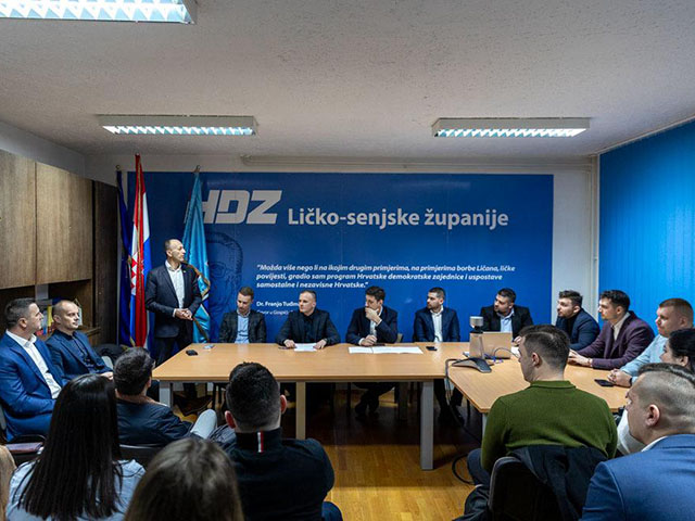 Petry pozdravlja sudionike sjednice Mladeži HDZ-a u Gospiću                                                                                                                                                                                               