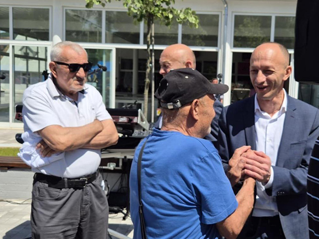 Susret Petryja s Otočanima                                                                                                                                                                                                                                