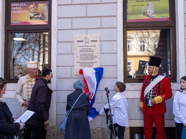 Otkrivanje spomen-ploče kralju Tomislavu u Otočcu                                                                                                                                                                                                         