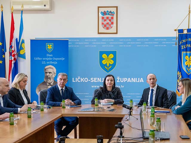 Detalj sastanka s ministrima o sanaciji otpada u paromlinu u Gospiću                                                                                                                                                                                      