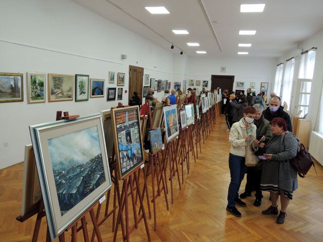 Umjetnici iz cijele Hrvatske danas su stigli u Otočac na 37. Susret Hrvatskog sabora kulture/Snimio Marko ČULJAT                                                                                                                                          