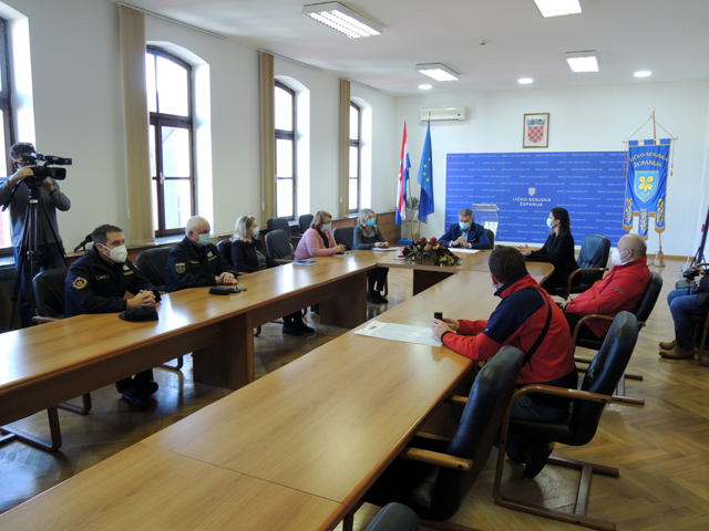 Razgovor prije potpisivanja ugovora u Županiji
                                                                                                                                                                                                          