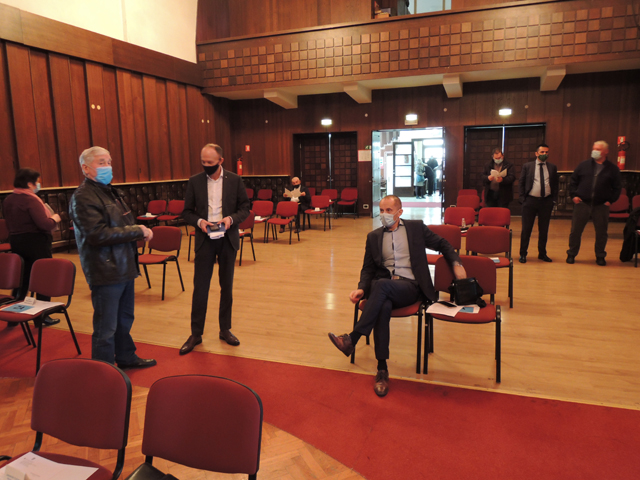 Okupljanje članova Skupštine na današnjoj sjednici                                                                                                                                                                                                        