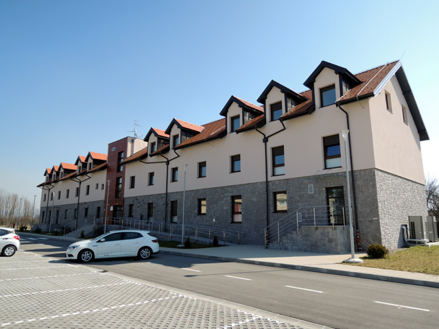 Zgrada centra ima tri etaže                                                                                                                                                                                                                               