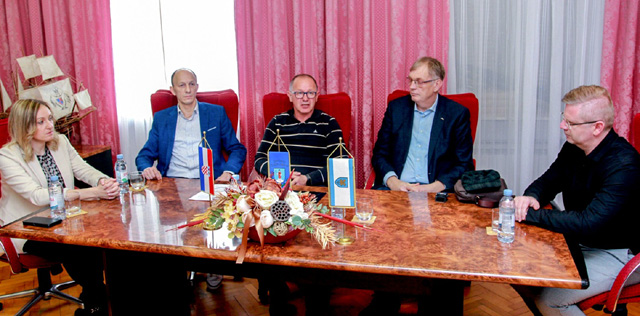 Potpisivanje ugovora u Karlobagu                                                                                                                                                                                                                          