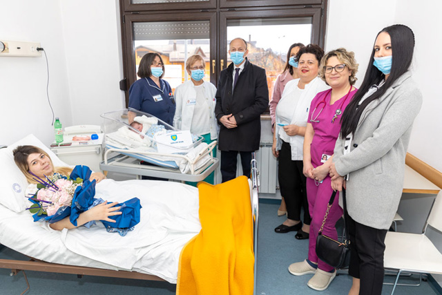 Župan Petry u gospićkom rodilištu                                                                                                                                                                                                                         