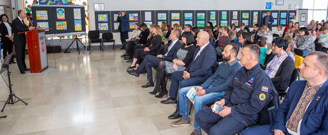 Župan Petry pozdravlja sudionike današnje manifestacije u Gospiću
                                                                                                                                                                                       