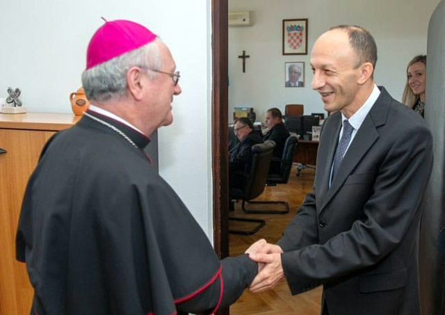 Msgr Zdenko Križić i Ernest Petry/Fotografija LSŽ                                                                                                                                                                                                         