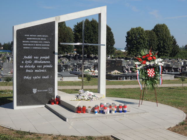 Više nego skromna spomen-kosturnica rad nepoznatog autora                                                                                                                                                                                                 