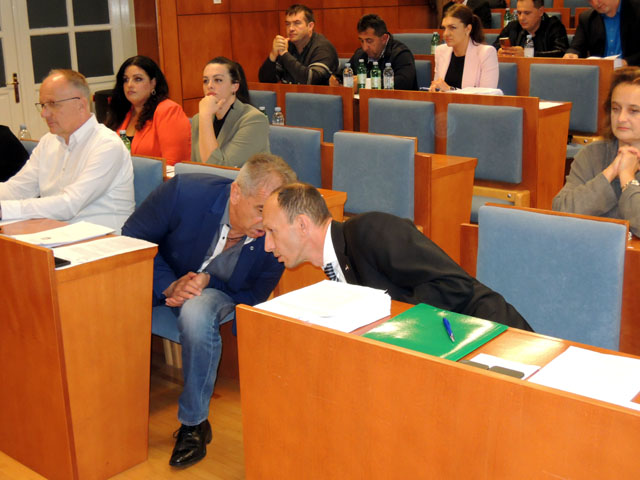 Domunđavanje bivšeg i sadašnjeg župana/Snimio Marko Čuljat                                                                                                                                                                                                