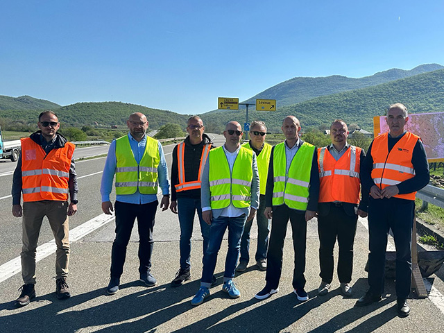 Uzvanici na označavanju početka radova na brzoj cesti u Ploči                                                                                                                                                                                             