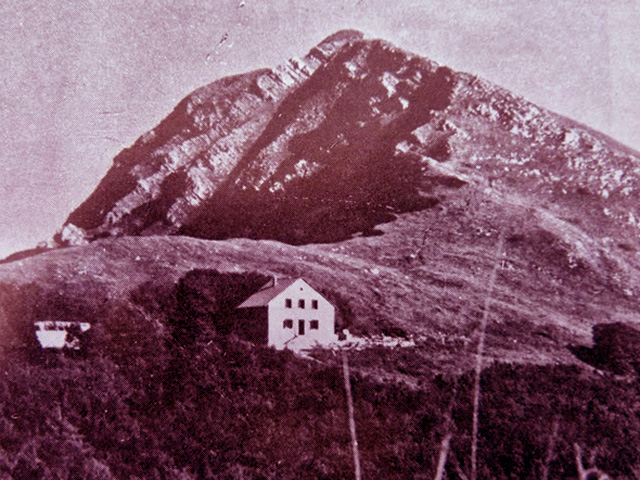 Dokumentarna fotografija Gojtanova doma prije prohujalih ratova                                                                                                                                                                                           