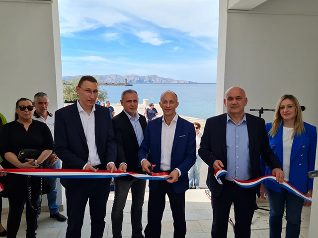 Presjecanje vrpce na novoizgrađenoj Lučkoj upravi u Senju                                                                                                                                                                                                 