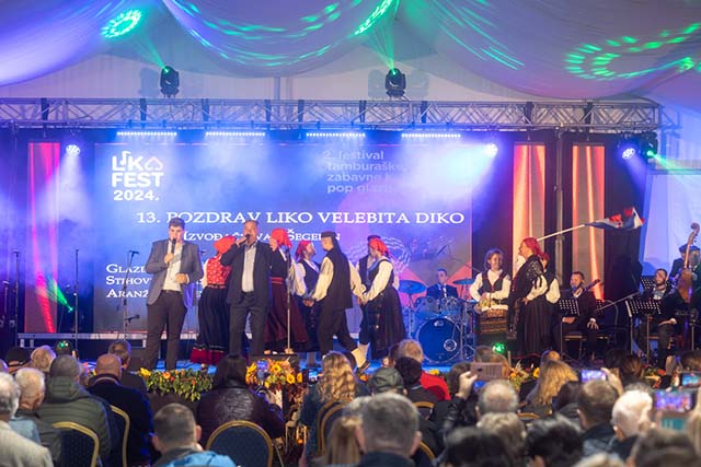 Sudionici festivala ličkih pjesama na Jeseni u Lici                                                                                                                                                                                                       
