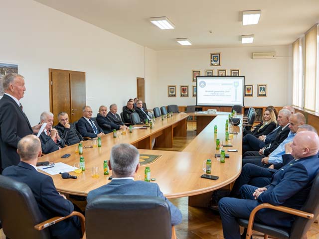 General Krešić pozdravlja kolege i domaćine u Gospiću                                                                                                                                                                                                     