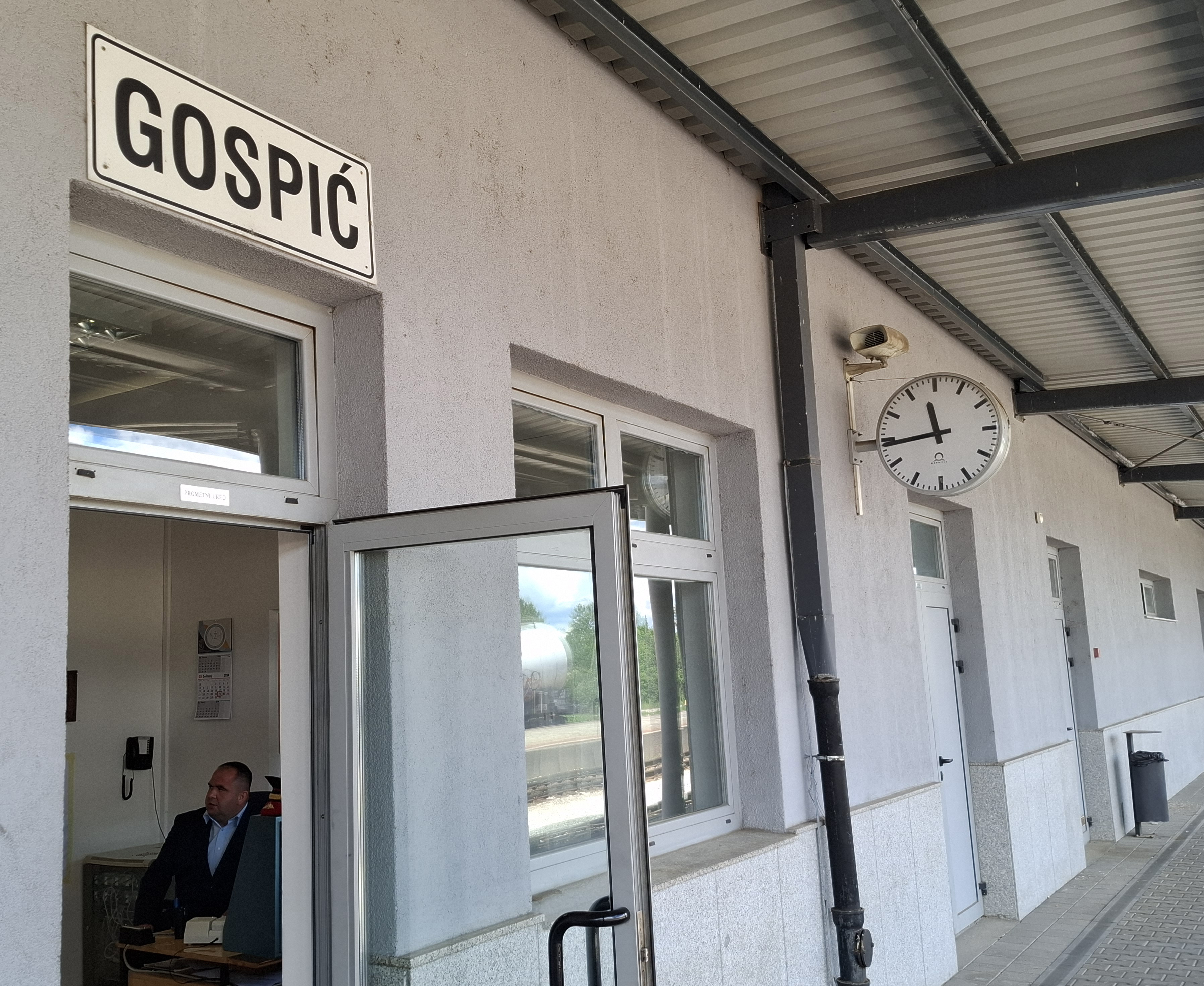 Detalj perona na gospićkoj stanici/Snimio Marko Čuljat                                                                                                                                                                                                    