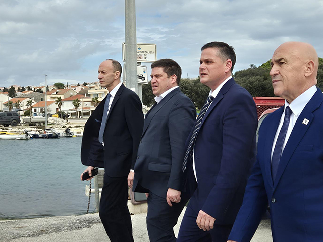 Obilazak luke u Novalji                                                                                                                                                                                                                                   