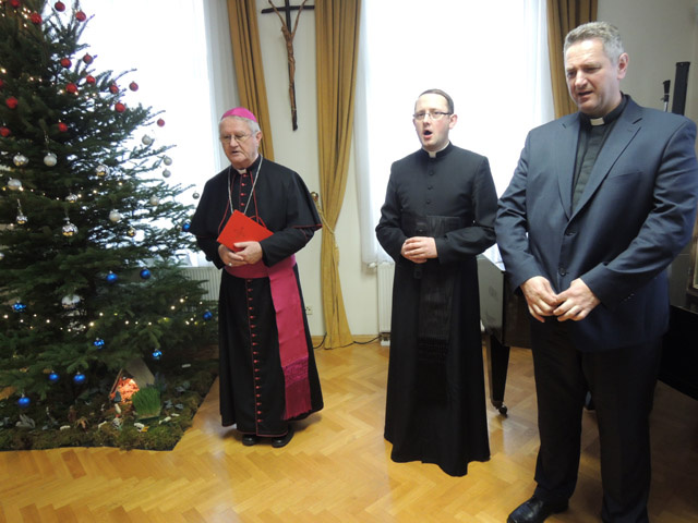 Čestitka mgra MArinka Miličevića biskupu Križiću/Snimio MARKO ČULJAT                                                                                                                                                                                      