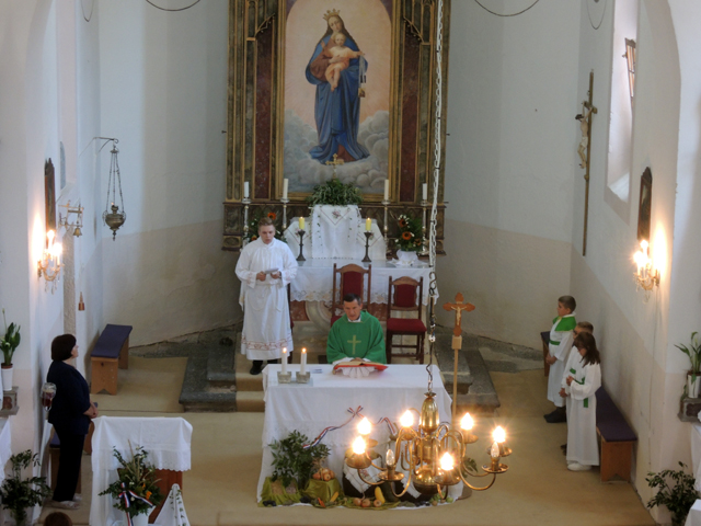 Početak svete mise u Smiljanu/Snimio Marko Čuljat                                                                                                                                                                                                         
