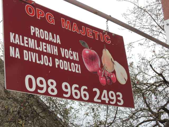 Reklama na Majetićevoj kući u Ulici 9. gardijske brigade                                                                                                                                                                                                  