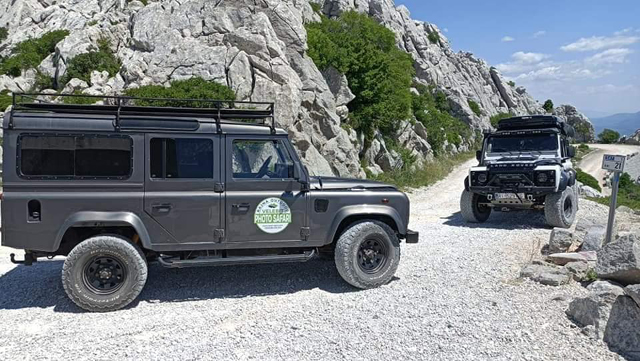 Roveraši na jednoj ličkoj prtenoj cesrti                                                                                                                                                                                                                  