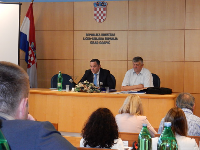 Predsjednik Kustić i tajnik Krmpotić za vrijeme kratke sjednice                                                                                                                                                                                           