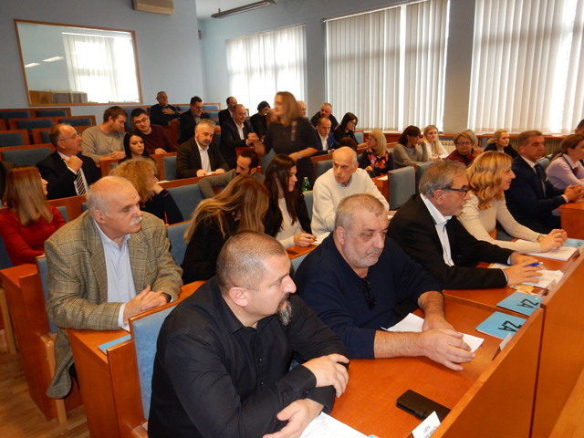 Skupštinari prije početka sjednice                                                                                                                                                                                                                        